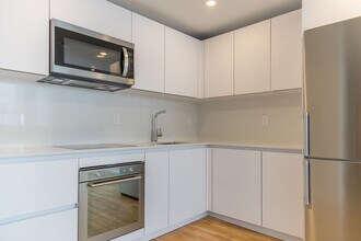 Building Photo - 730 St Clarens Ave