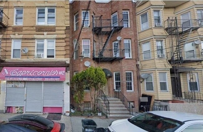 Photo - 130 45th St Apartment