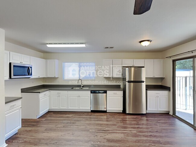 Building Photo - 1133 S 111th Cir