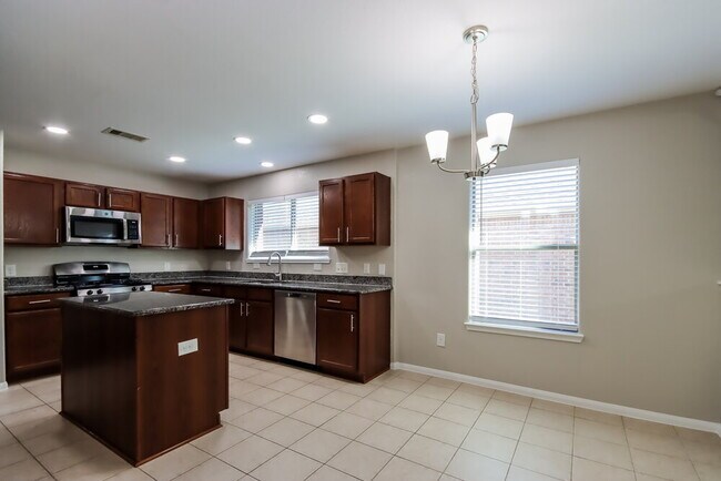 Foto del edificio - 2717 Sandberry Dr