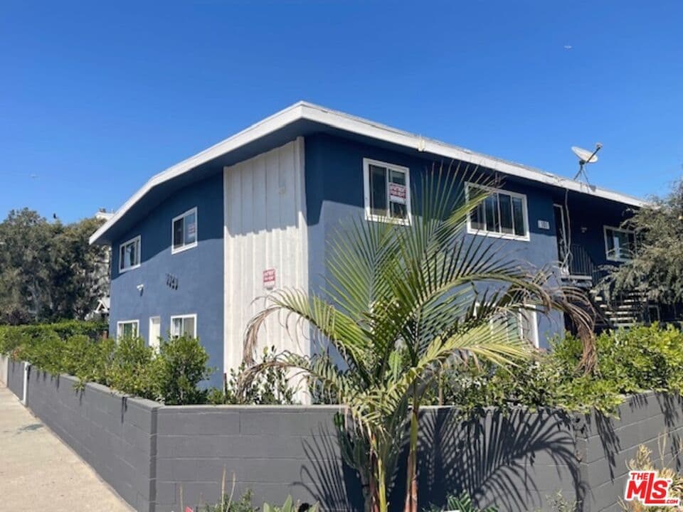 Primary Photo - 3320 Pacific Ave