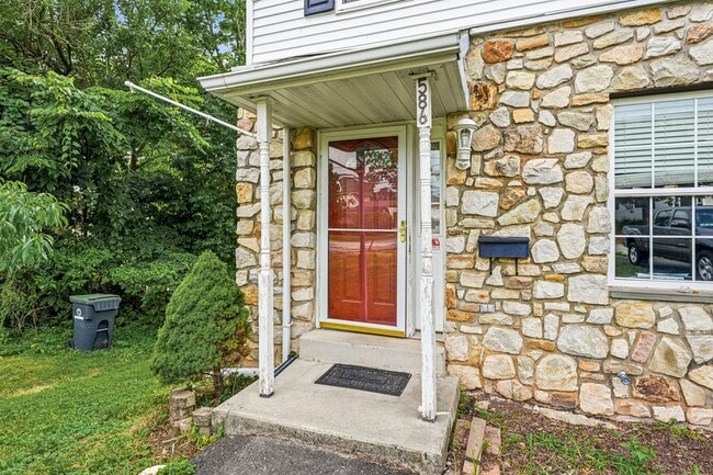 Building Photo - 586 Taylor St