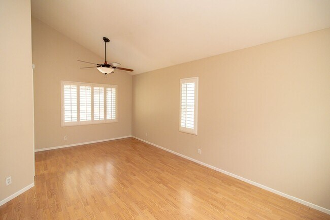 Building Photo - Gorgeous 4 Bed/2.5 Bath Home In One Of The...