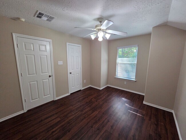 Foto del edificio - 22885 Lantern Hills Dr
