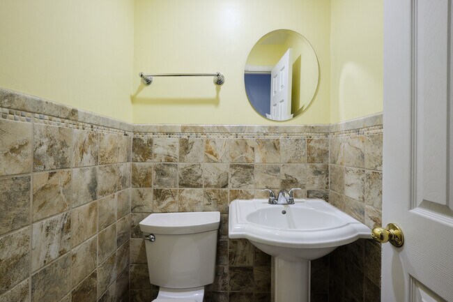 Foto del edificio - 814 5th St NE