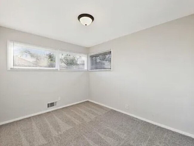 Foto del edificio - 6020 N East Park View St