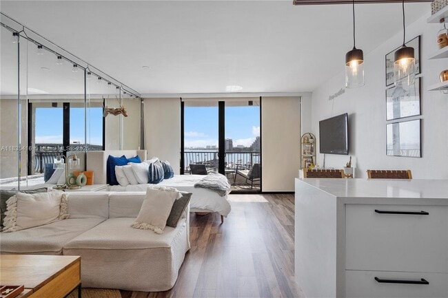 Foto del edificio - 555 NE 15th St