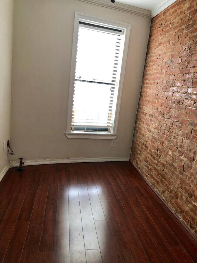 Building Photo - 1418 Cortelyou Rd