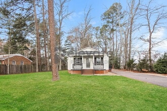 Building Photo - 702 Chapman St