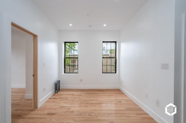 Foto del edificio - 3 bedroom in BROOKLYN NY 11208