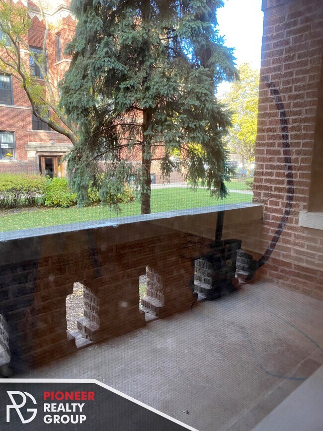 Foto del edificio - 2530 N Kedzie Blvd