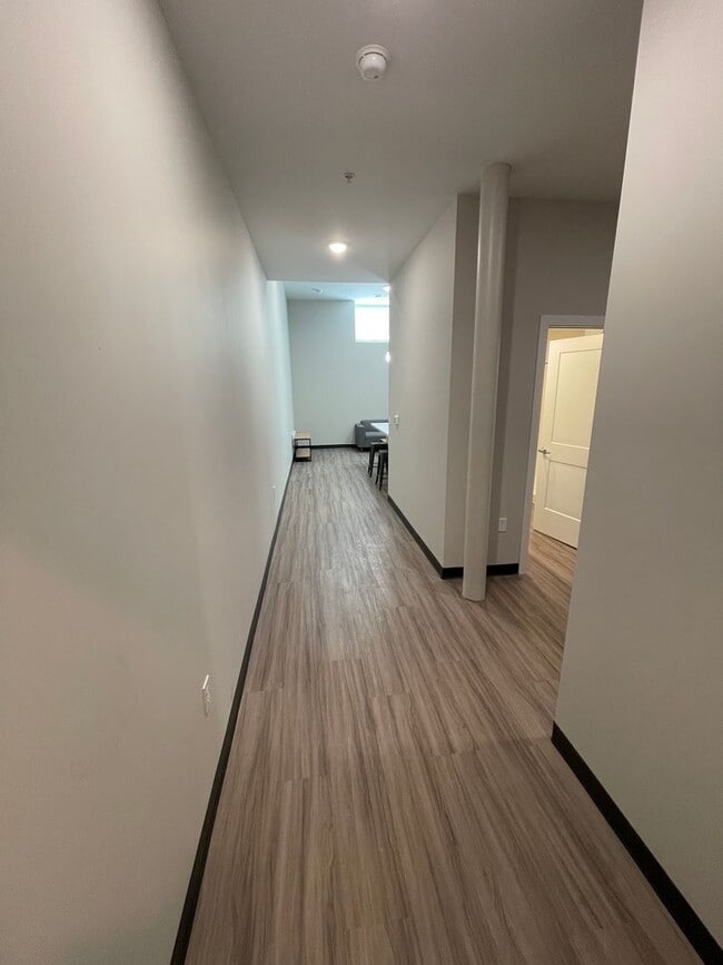 Interior Photo - Lofton