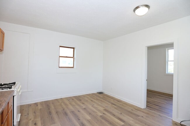 Building Photo - 037