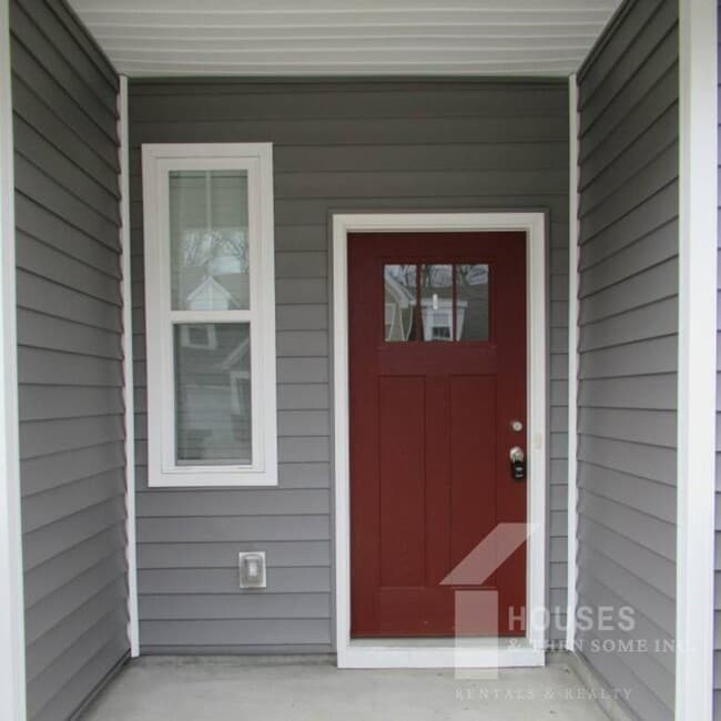 Building Photo - 27 Creekhaven Ln