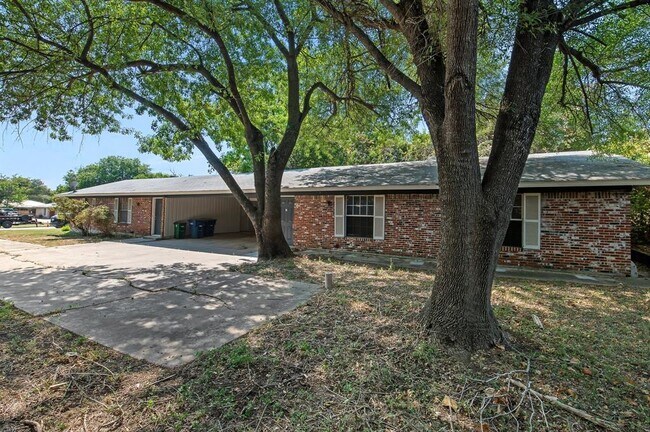 Building Photo - 2716 St Edwards Cir