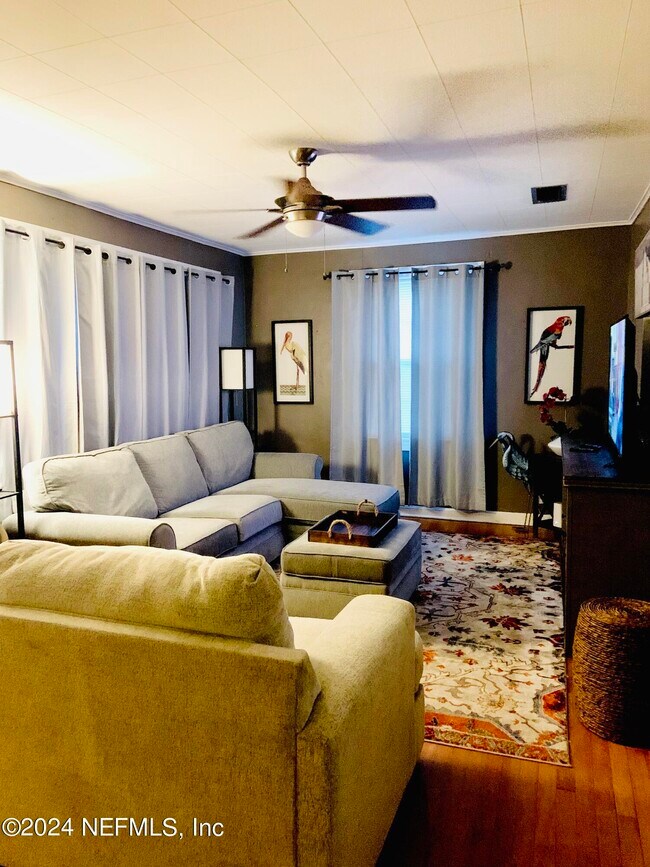 Foto del edificio - 4245 Redwood Ave