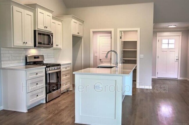 Foto del edificio - 22620 E 102nd Street S