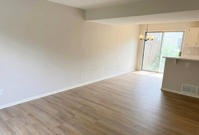 Building Photo - 5122 Singleton Dr