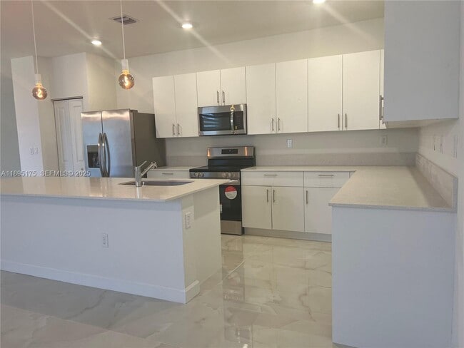 Building Photo - 16960 SW 288th Ter