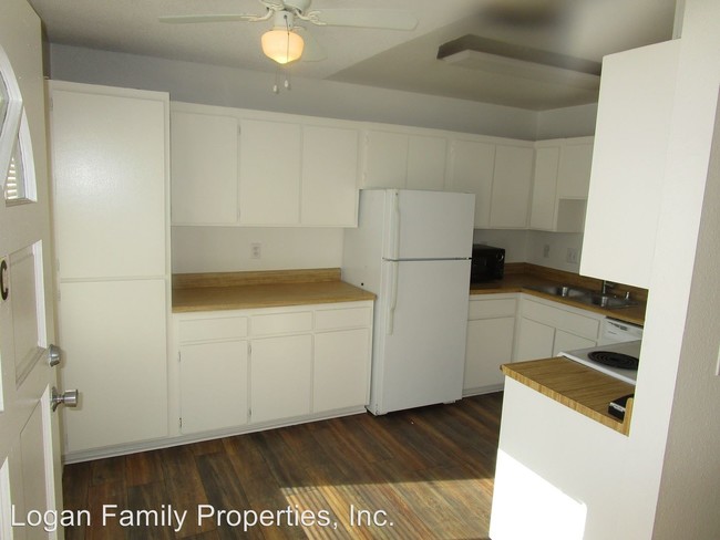 Building Photo - 4487 Clairemont Dr