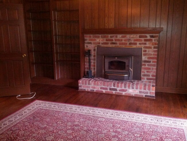 Building Photo - Chesterfield 4 bed 2.5 bath Colonial Style...