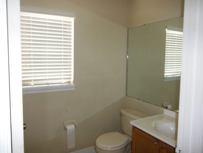 Building Photo - Stunning 4-bedroom Home for rent in Sandpo...