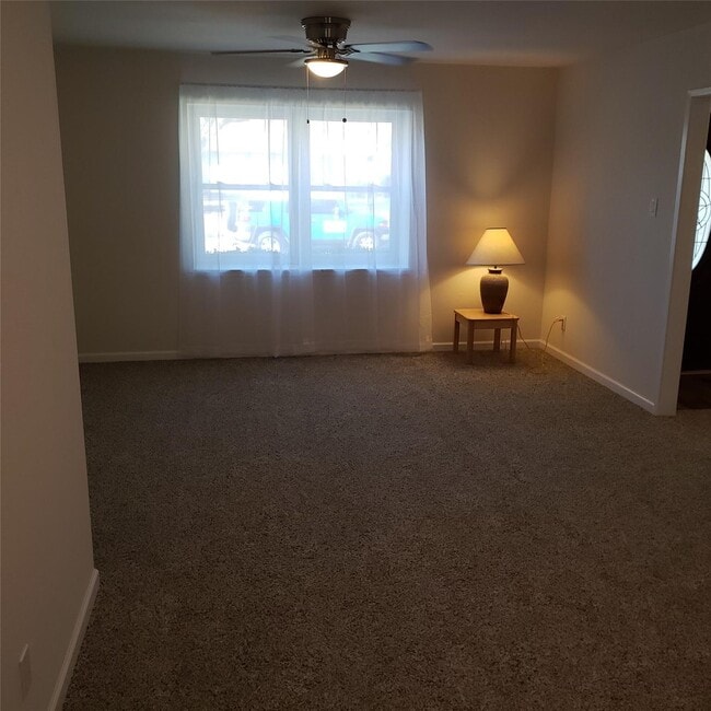 Building Photo - 9615 Beverly Hill St