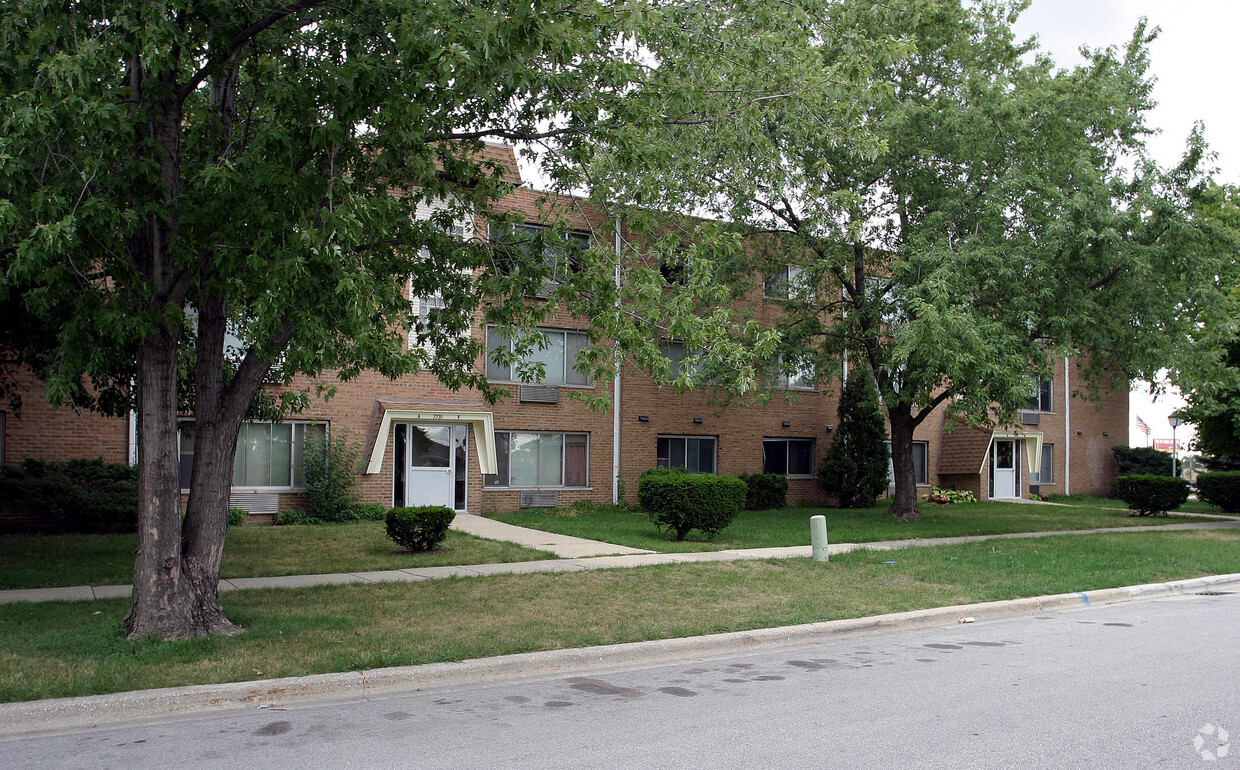 Foto principal - 7751-7757 S Oconto Ave