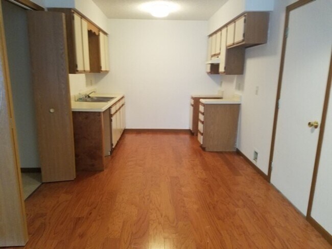 Foto del edificio - Great 3 Bed 2 Bath 2 Car Garage Flat Duplex- Pets ok!