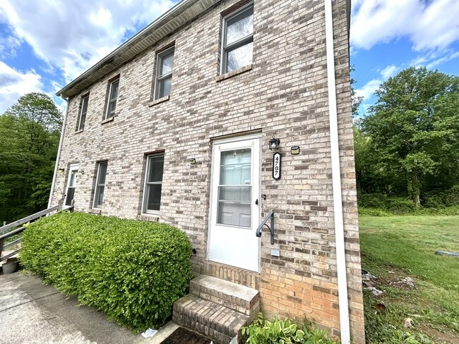 Foto del edificio - 4707 Grassy Creek Rd