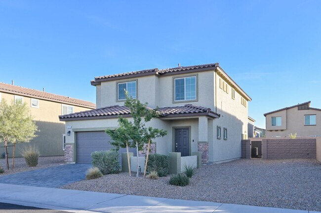 Building Photo - SE!!! Henderson!!!  All Tile floors Downst...
