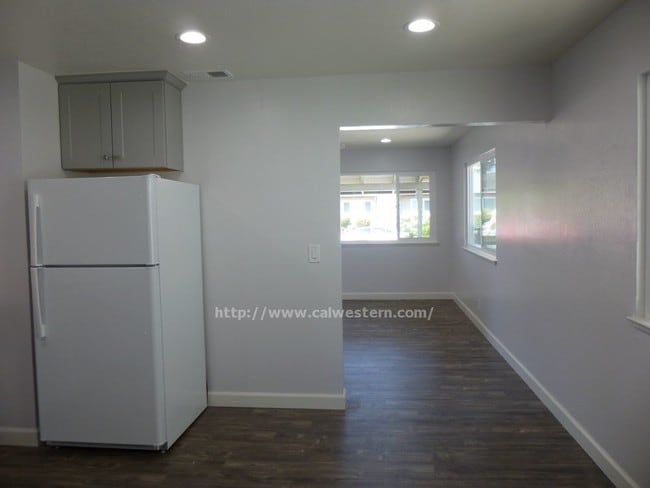 Foto del edificio - 895 Burbank Dr