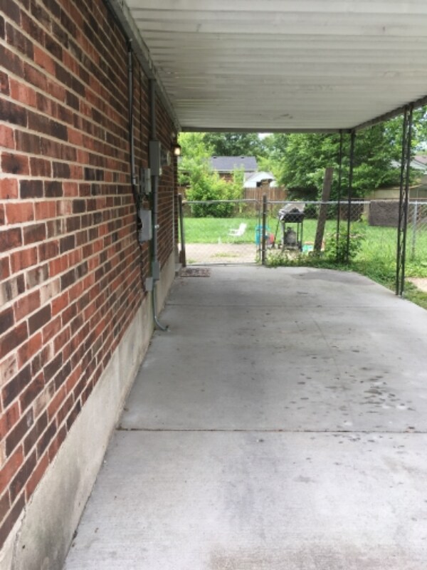 Building Photo - 221 Beechland Rd