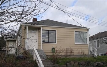 Building Photo - 4000 Aurora Ave N