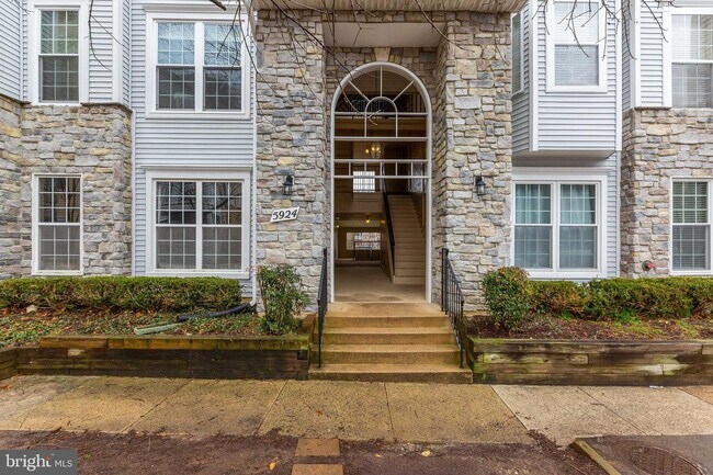 Building Photo - 5924 Founders Hill Dr