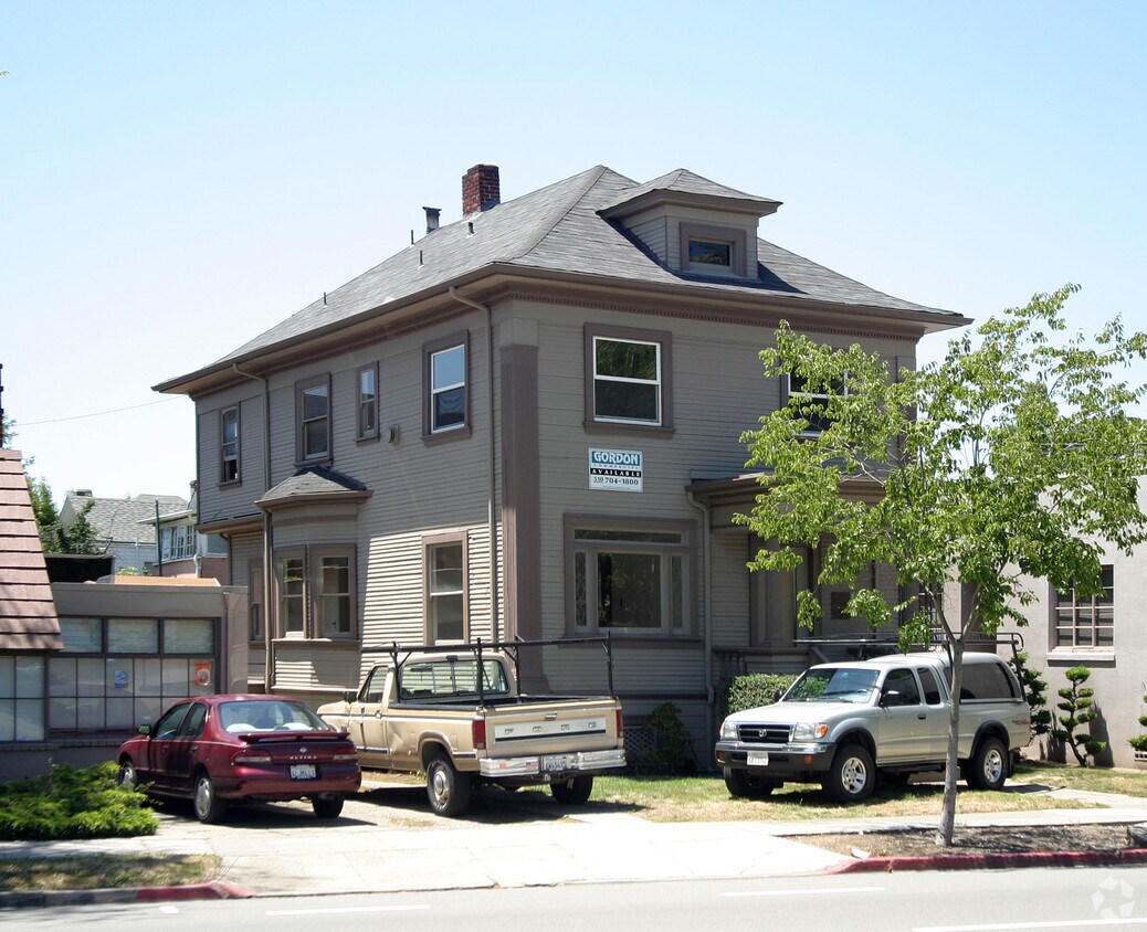 Building Photo - 2906 Telegraph Ave