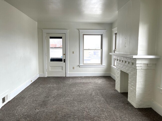 Foto del edificio - 225 W 18th St