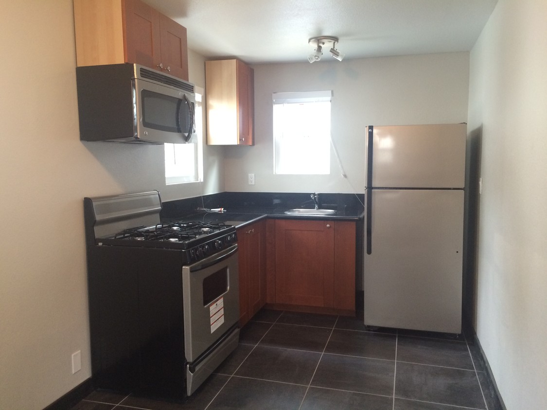 Primary Photo - 235 Linden Ave