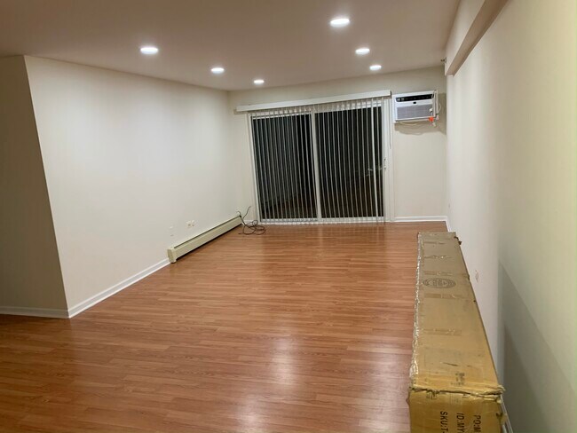 Building Photo - 8476 W 103rd Ter