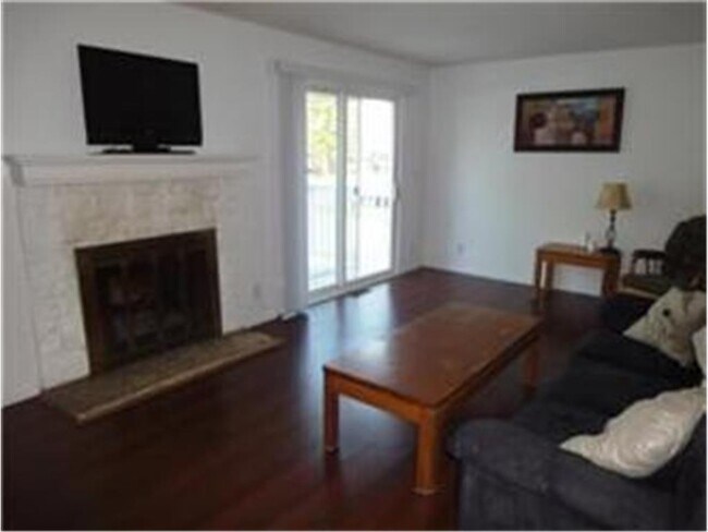 Foto del edificio - 1730 Merrimac Ln N