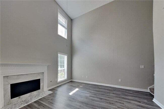 Building Photo - 1504 Farmlake Dr SE