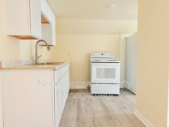 Foto del edificio - 32715 Bi State Blvd