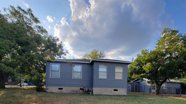Foto del edificio - 1028 Ellingson Ln