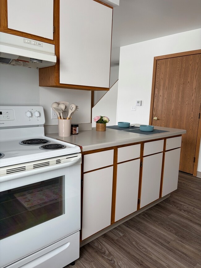Building Photo - Songbird Apartments