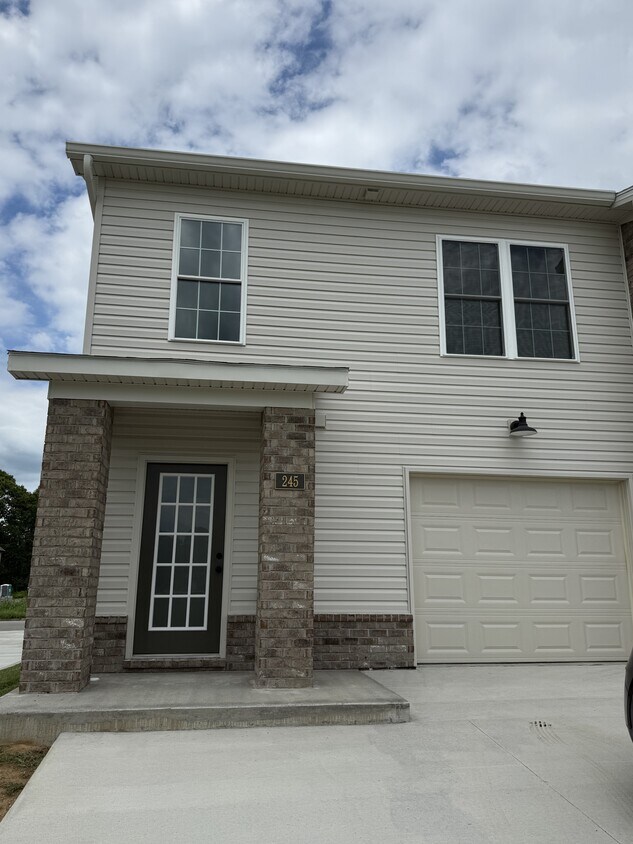 Building Photo - 245 Pinehurst Dr