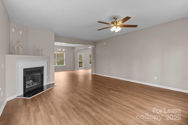 Building Photo - 302 Flanders Dr