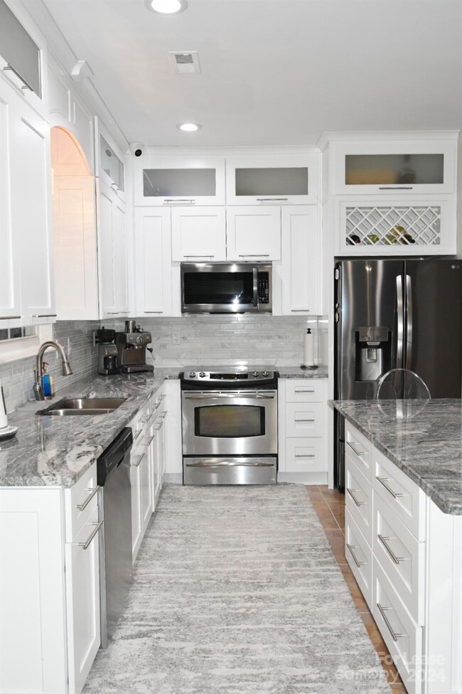 Building Photo - 6985 Honey Tree Ln