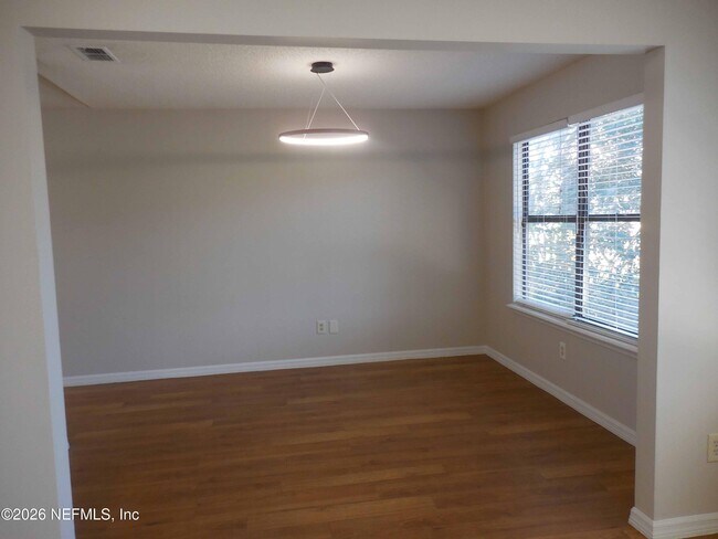 Foto del edificio - 2093 St Martins Dr E