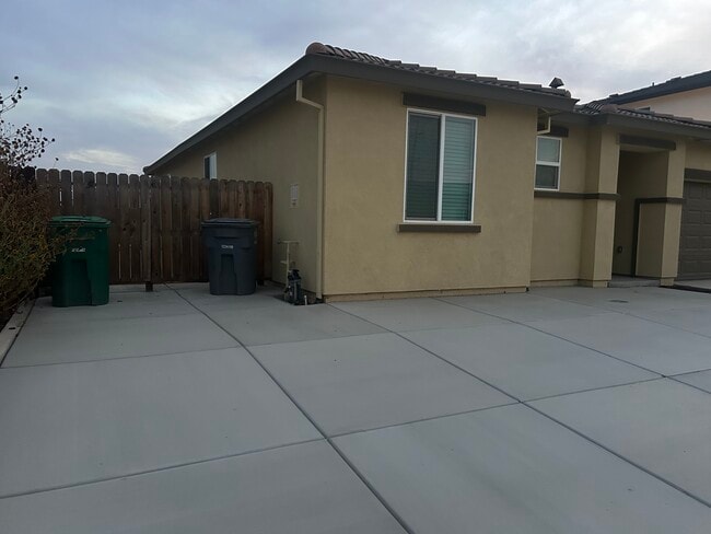 Foto del edificio - 2067 Greenbriar Dr