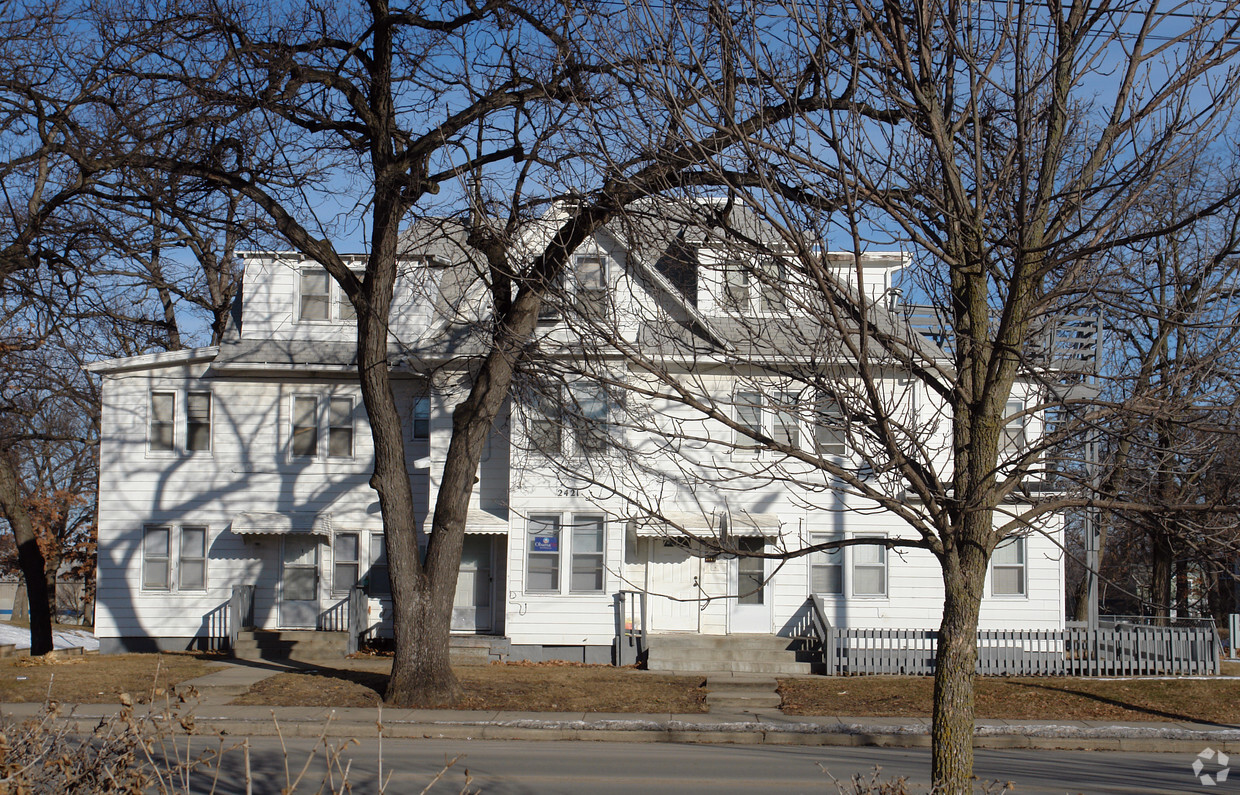 Primary Photo - 2421 Forest Ave